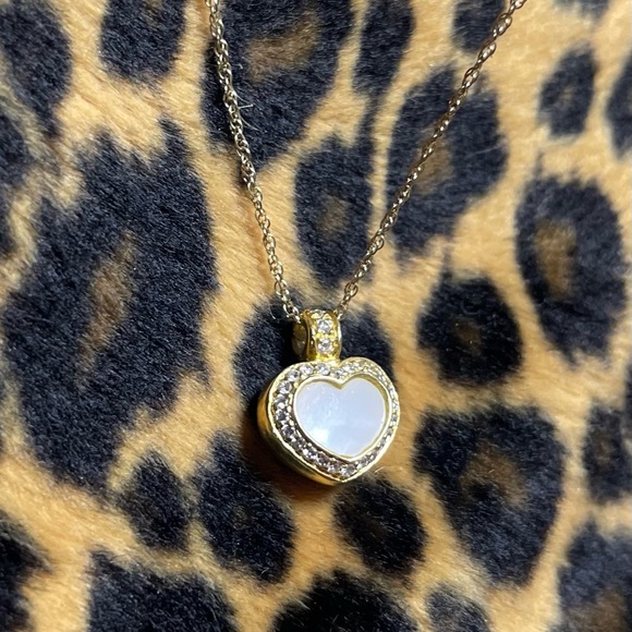 Designer 18kt yellow gold MOTHER OF PEARL & DIAMOND Heart pendant. - Picture 9 of 12